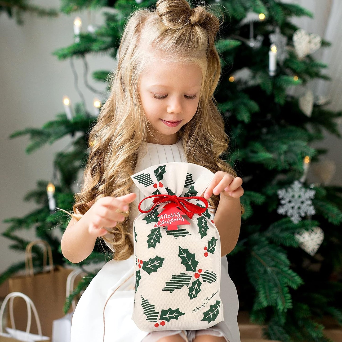Delightful Large Reusable Fabric Gift Bags Set of 6 - Festive Holly Design for Memorable Christmas Gifting